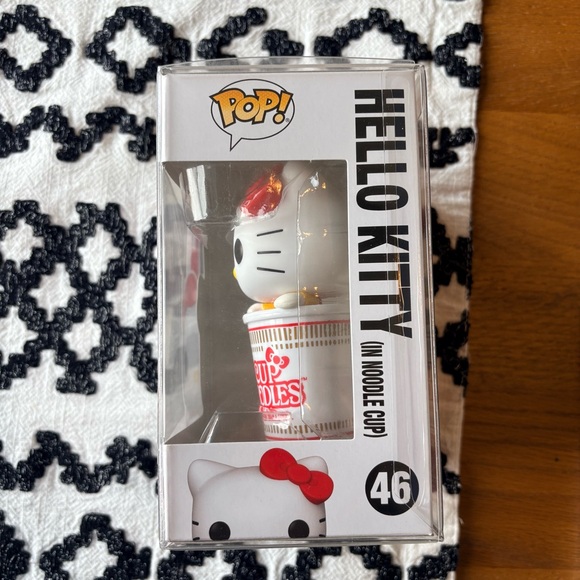 Funko Pop Hello Kitty in Noodle Cup #46 - Picture 2 of 6